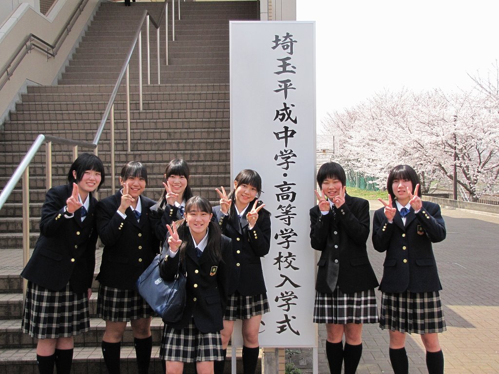 Сколько учатся в японии. Старшая школа в Японии. Япония школы система образования. Образование в Японии средняя школа. Школа в Киото средняя школа.