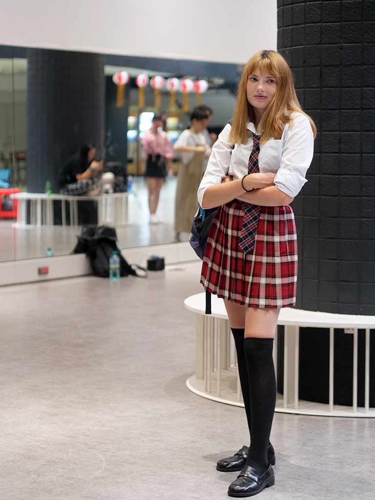 台北捷運地下街的制服女孩