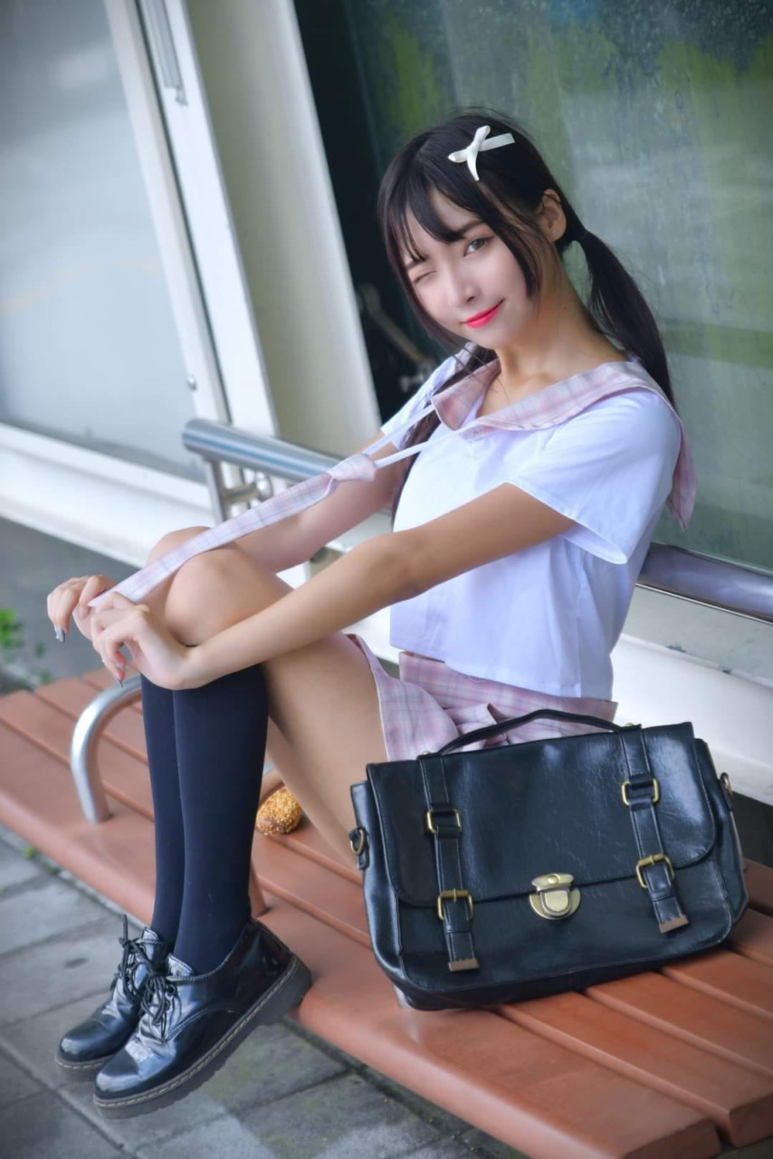 粉紅制服女孩